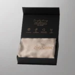 Zīda spilvendrāna zelta krāsā