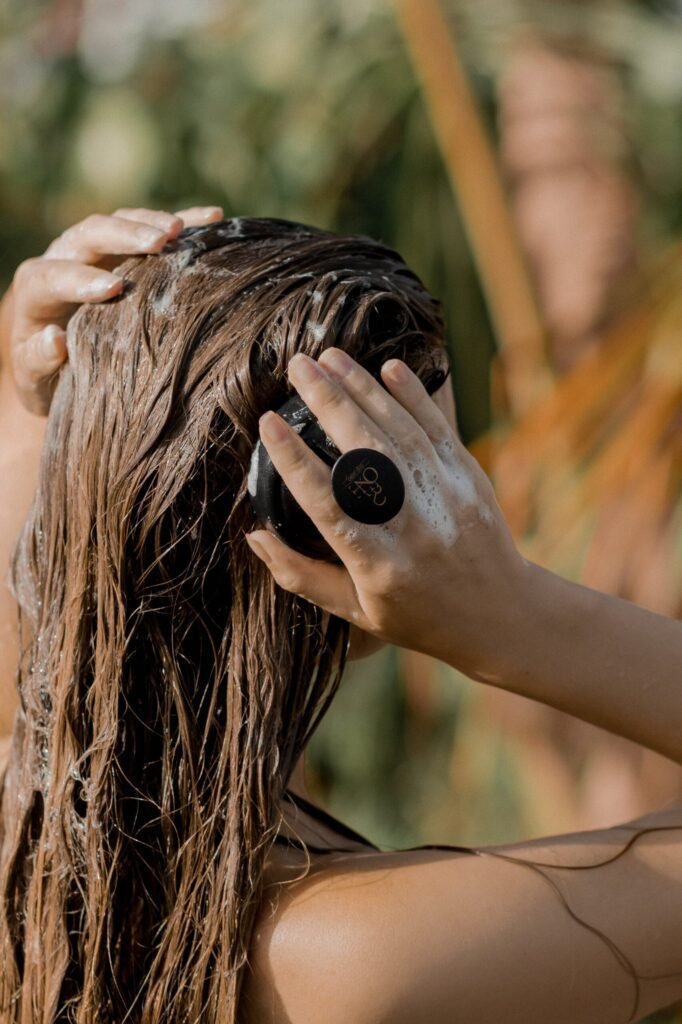 Galvas ādas masāžas birste (NEESMU SAPUCĒJIES)